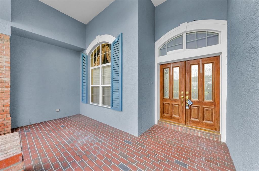 合同活跃: $1,099,999 (5 贝兹, 3 浴室, 4395 平方英尺)