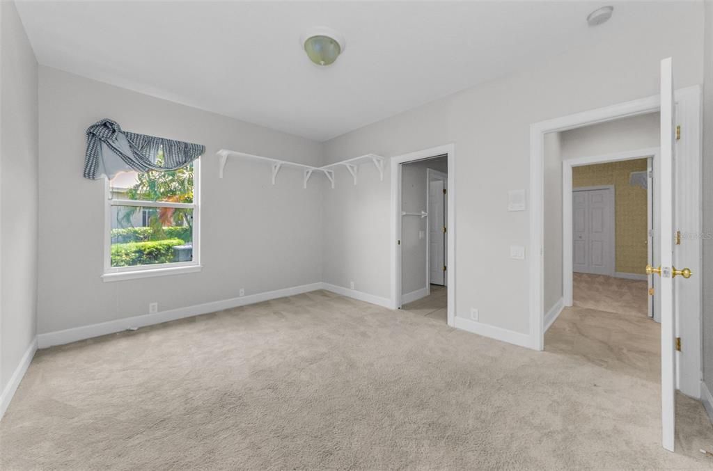 合同活跃: $1,099,999 (5 贝兹, 3 浴室, 4395 平方英尺)