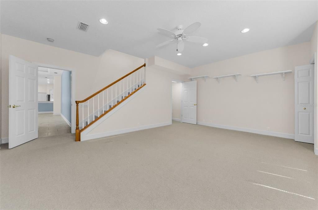 合同活跃: $1,099,999 (5 贝兹, 3 浴室, 4395 平方英尺)