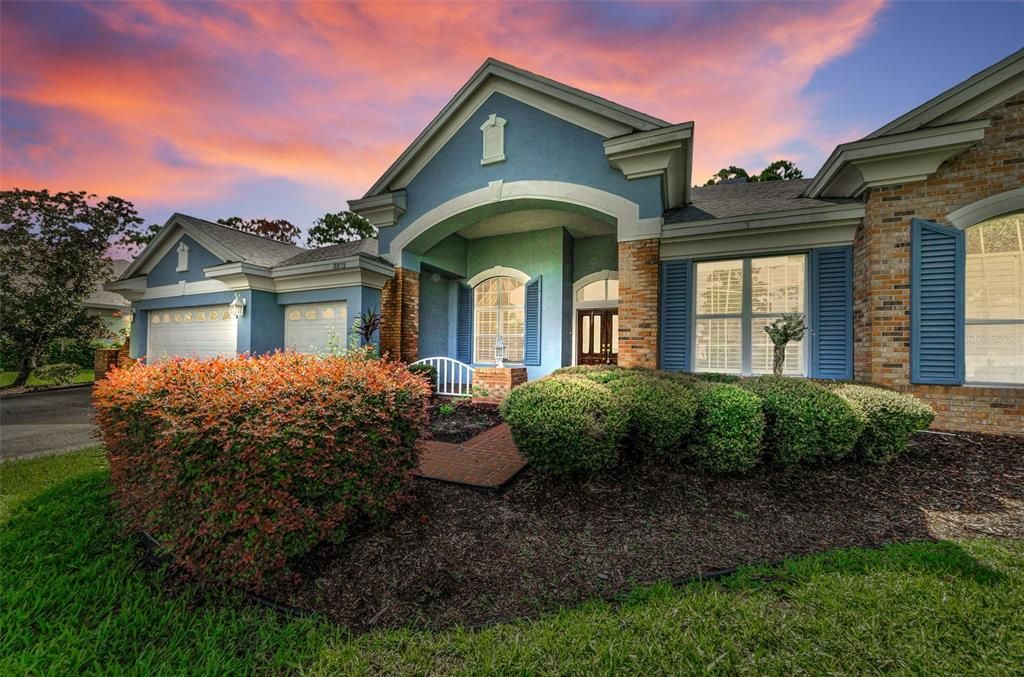 合同活跃: $1,099,999 (5 贝兹, 3 浴室, 4395 平方英尺)