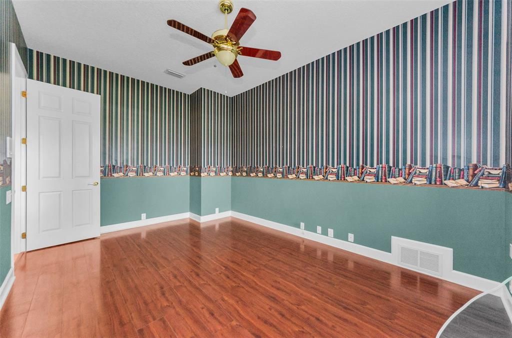 合同活跃: $1,099,999 (5 贝兹, 3 浴室, 4395 平方英尺)