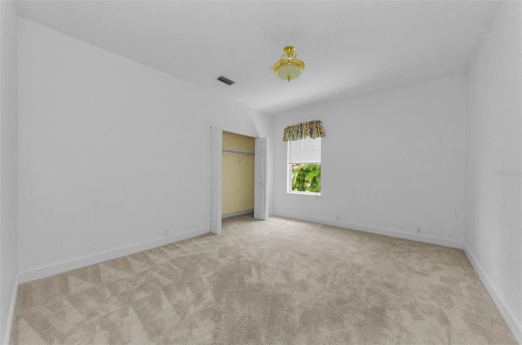 合同活跃: $1,099,999 (5 贝兹, 3 浴室, 4395 平方英尺)