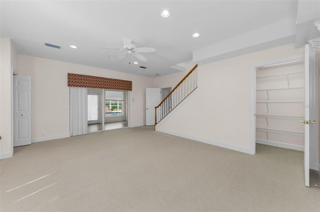 合同活跃: $1,099,999 (5 贝兹, 3 浴室, 4395 平方英尺)