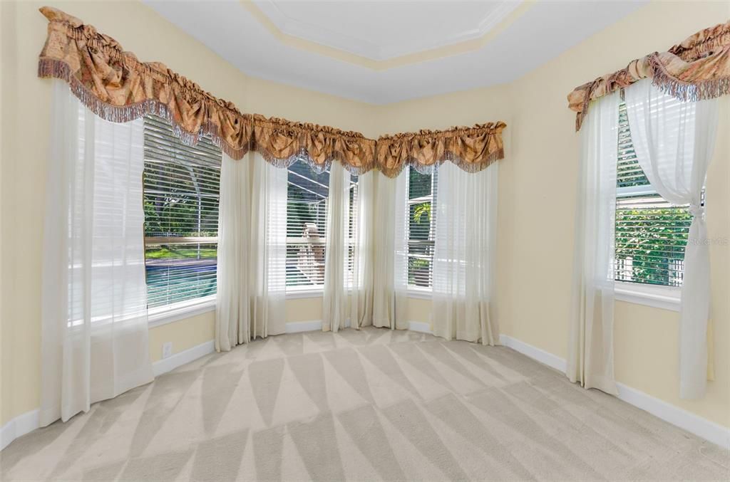 合同活跃: $1,099,999 (5 贝兹, 3 浴室, 4395 平方英尺)