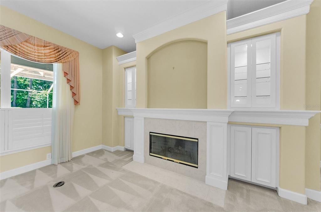 合同活跃: $1,099,999 (5 贝兹, 3 浴室, 4395 平方英尺)