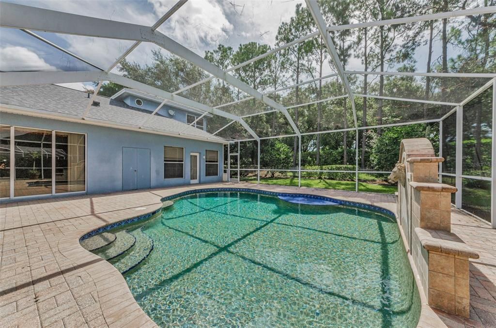 合同活跃: $1,099,999 (5 贝兹, 3 浴室, 4395 平方英尺)