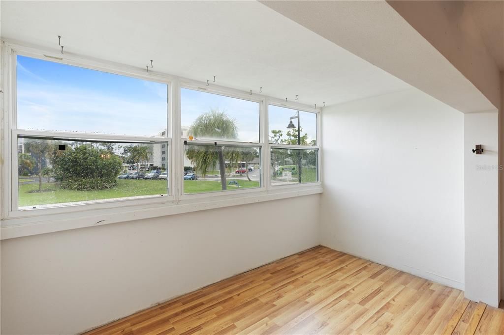 Activo con contrato: $85,000 (2 camas, 2 baños, 919 Pies cuadrados)