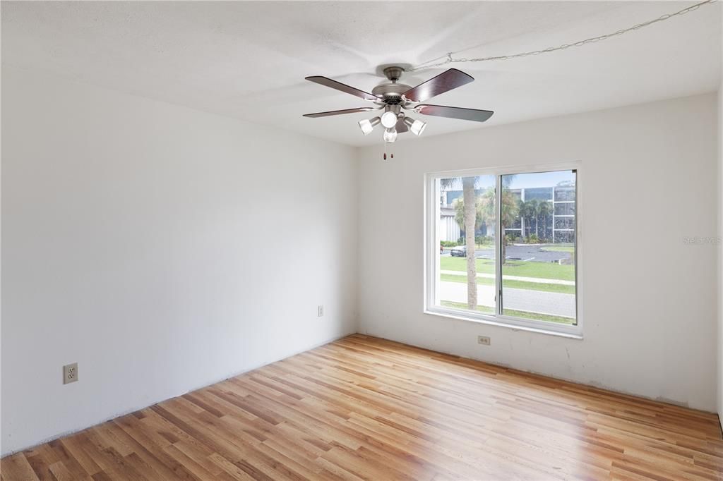 Activo con contrato: $85,000 (2 camas, 2 baños, 919 Pies cuadrados)