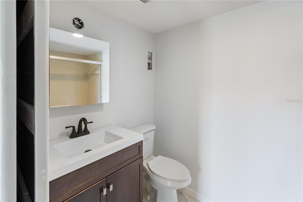 Activo con contrato: $85,000 (2 camas, 2 baños, 919 Pies cuadrados)