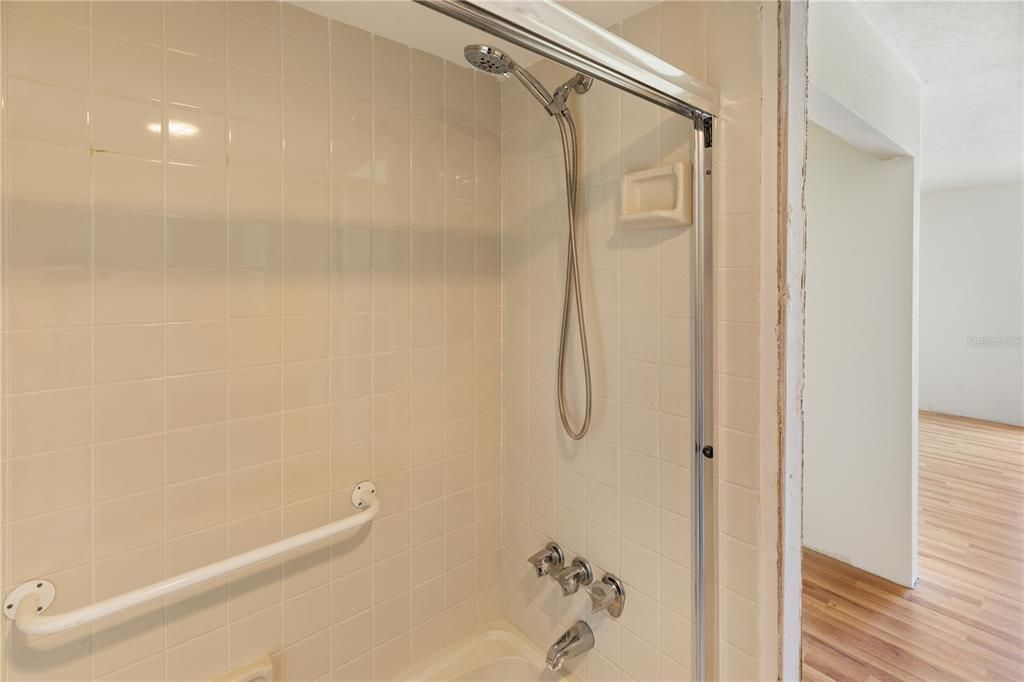 Activo con contrato: $85,000 (2 camas, 2 baños, 919 Pies cuadrados)