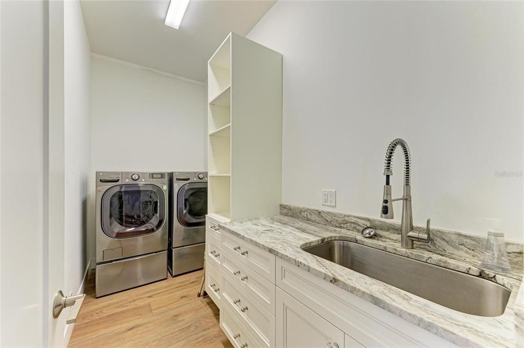 Active With Contract: $949,000 (4 beds, 3 baths, 2242 Square Feet)