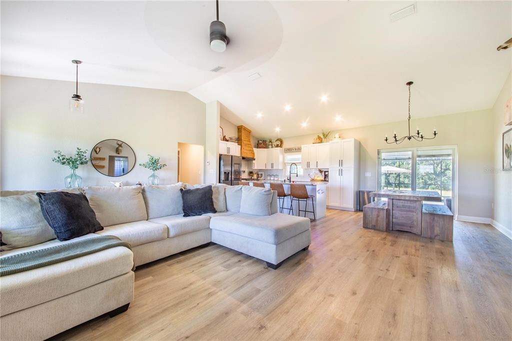 На продажу: $789,000 (3 спален, 2 ванн, 1839 Квадратных фут)