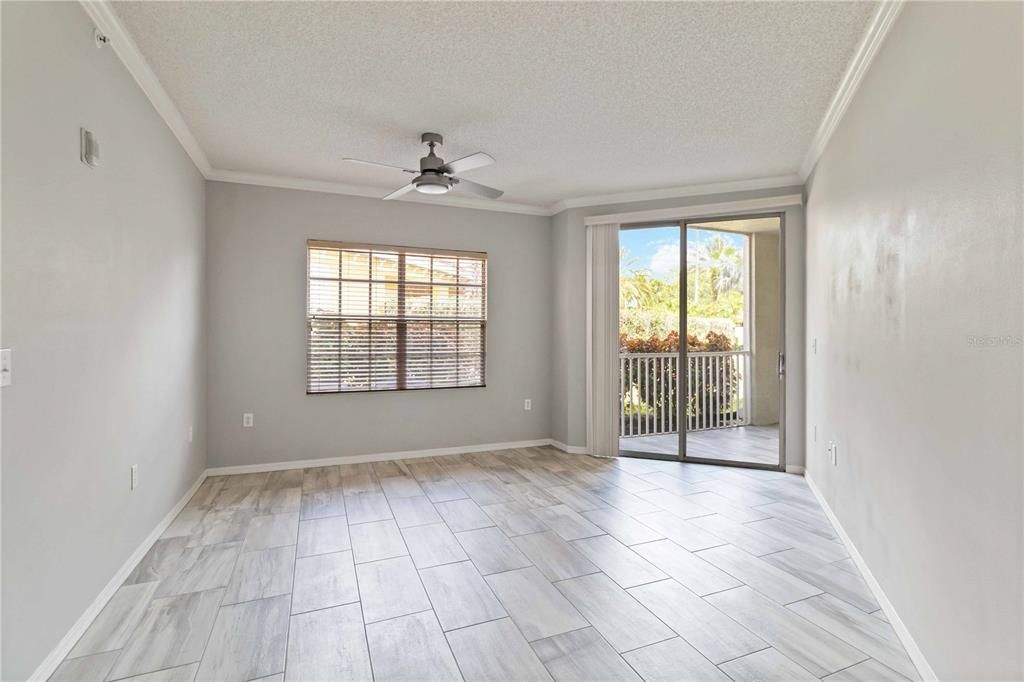 合同活跃: $209,000 (2 贝兹, 2 浴室, 1192 平方英尺)