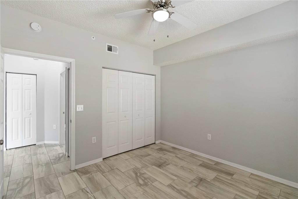 合同活跃: $209,000 (2 贝兹, 2 浴室, 1192 平方英尺)