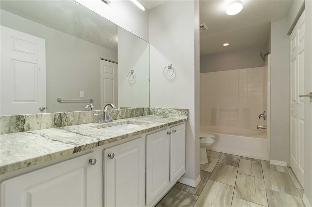 合同活跃: $209,000 (2 贝兹, 2 浴室, 1192 平方英尺)