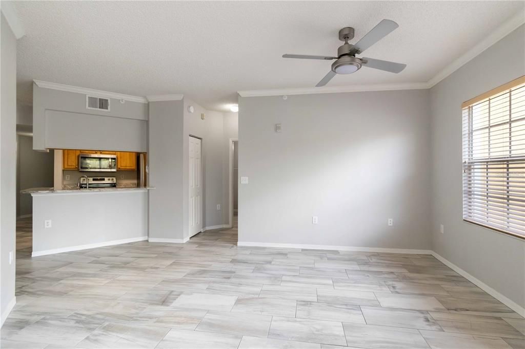 合同活跃: $209,000 (2 贝兹, 2 浴室, 1192 平方英尺)