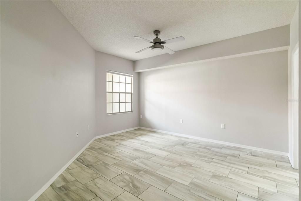 合同活跃: $209,000 (2 贝兹, 2 浴室, 1192 平方英尺)