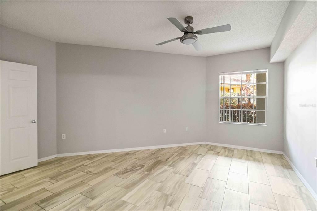 合同活跃: $209,000 (2 贝兹, 2 浴室, 1192 平方英尺)