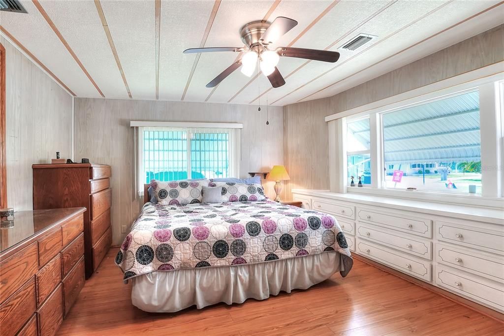 待售: $169,900 (2 贝兹, 2 浴室, 1322 平方英尺)