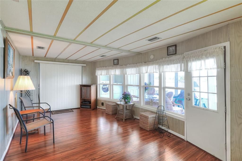 待售: $169,900 (2 贝兹, 2 浴室, 1322 平方英尺)