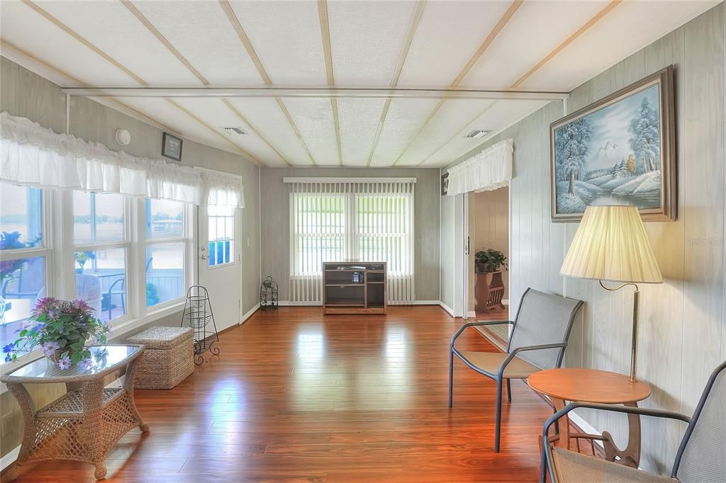 待售: $169,900 (2 贝兹, 2 浴室, 1322 平方英尺)