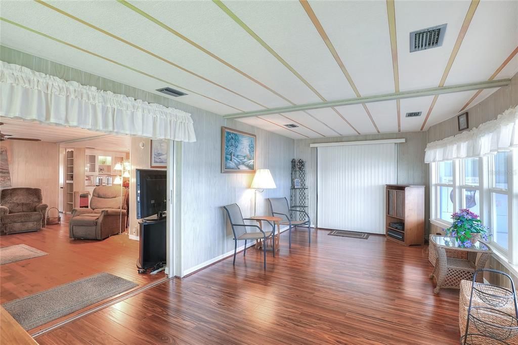 待售: $169,900 (2 贝兹, 2 浴室, 1322 平方英尺)