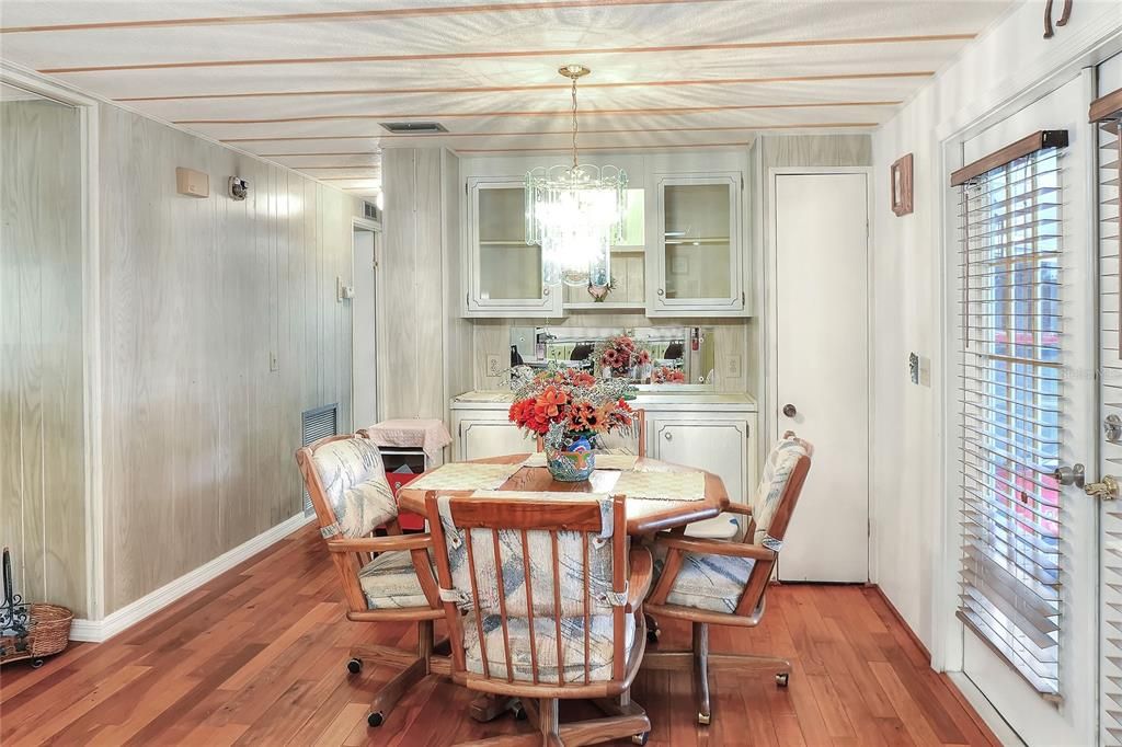 待售: $169,900 (2 贝兹, 2 浴室, 1322 平方英尺)