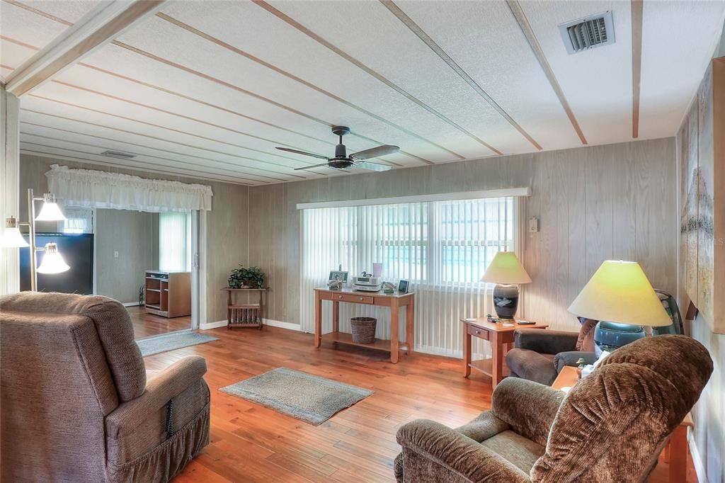 待售: $169,900 (2 贝兹, 2 浴室, 1322 平方英尺)