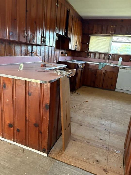 For Sale: $215,000 (3 beds, 2 baths, 1440 Square Feet)