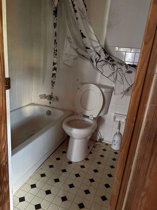 For Sale: $215,000 (3 beds, 2 baths, 1440 Square Feet)