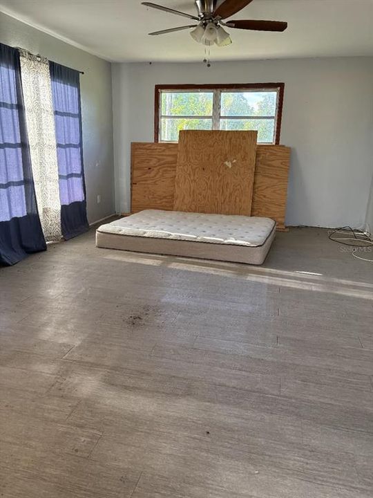 For Sale: $215,000 (3 beds, 2 baths, 1440 Square Feet)