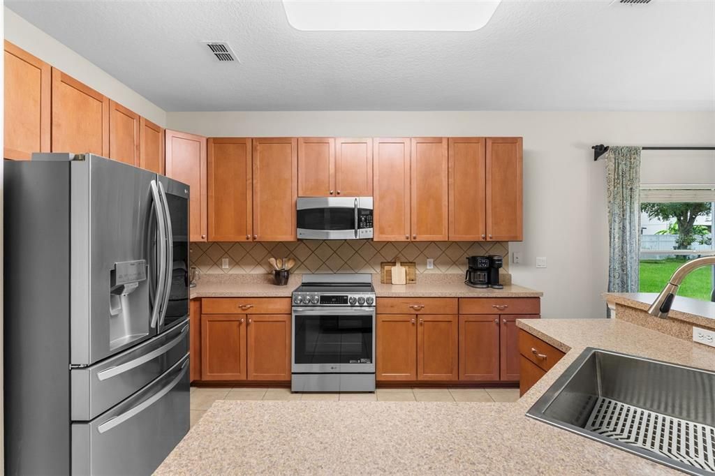 Под контрактом: $549,900 (4 спален, 3 ванн, 2860 Квадратных фут)