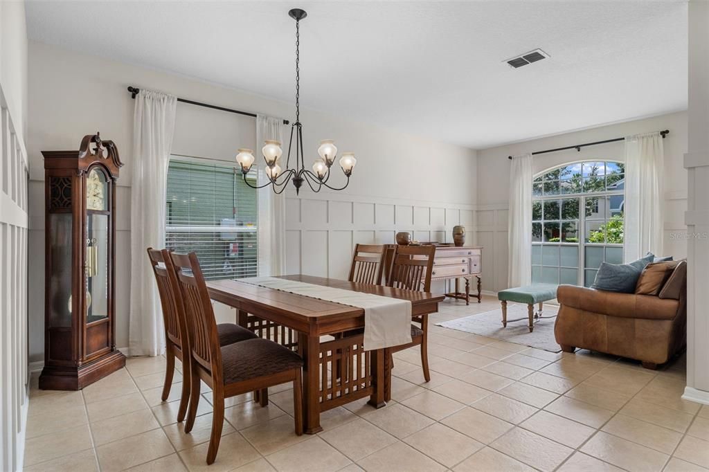 Под контрактом: $549,900 (4 спален, 3 ванн, 2860 Квадратных фут)