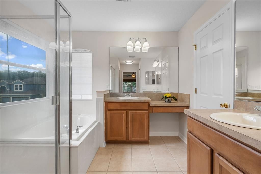 Под контрактом: $549,900 (4 спален, 3 ванн, 2860 Квадратных фут)