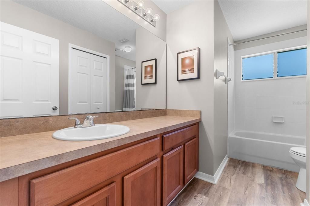 Под контрактом: $549,900 (4 спален, 3 ванн, 2860 Квадратных фут)