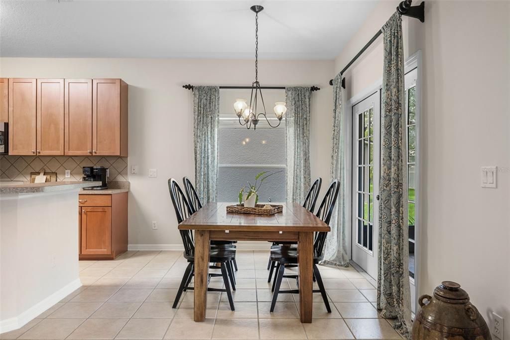 Под контрактом: $549,900 (4 спален, 3 ванн, 2860 Квадратных фут)