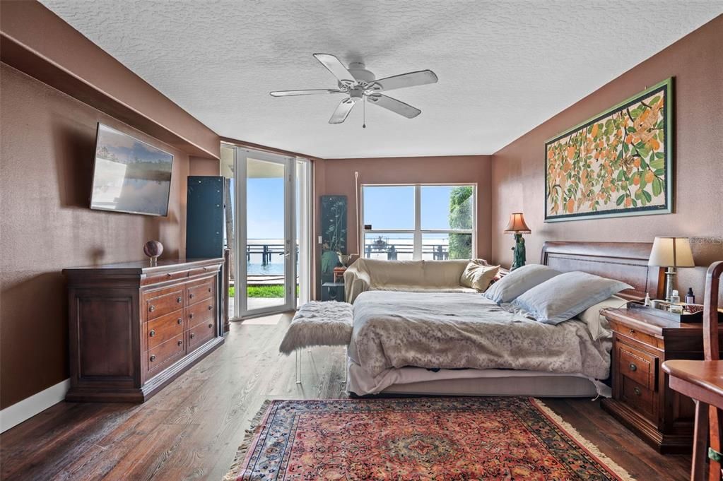 Activo con contrato: $429,000 (3 camas, 2 baños, 2050 Pies cuadrados)