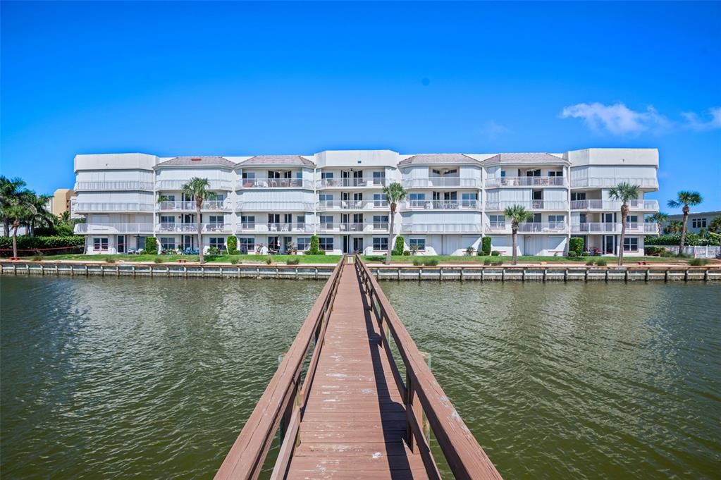 Activo con contrato: $429,000 (3 camas, 2 baños, 2050 Pies cuadrados)