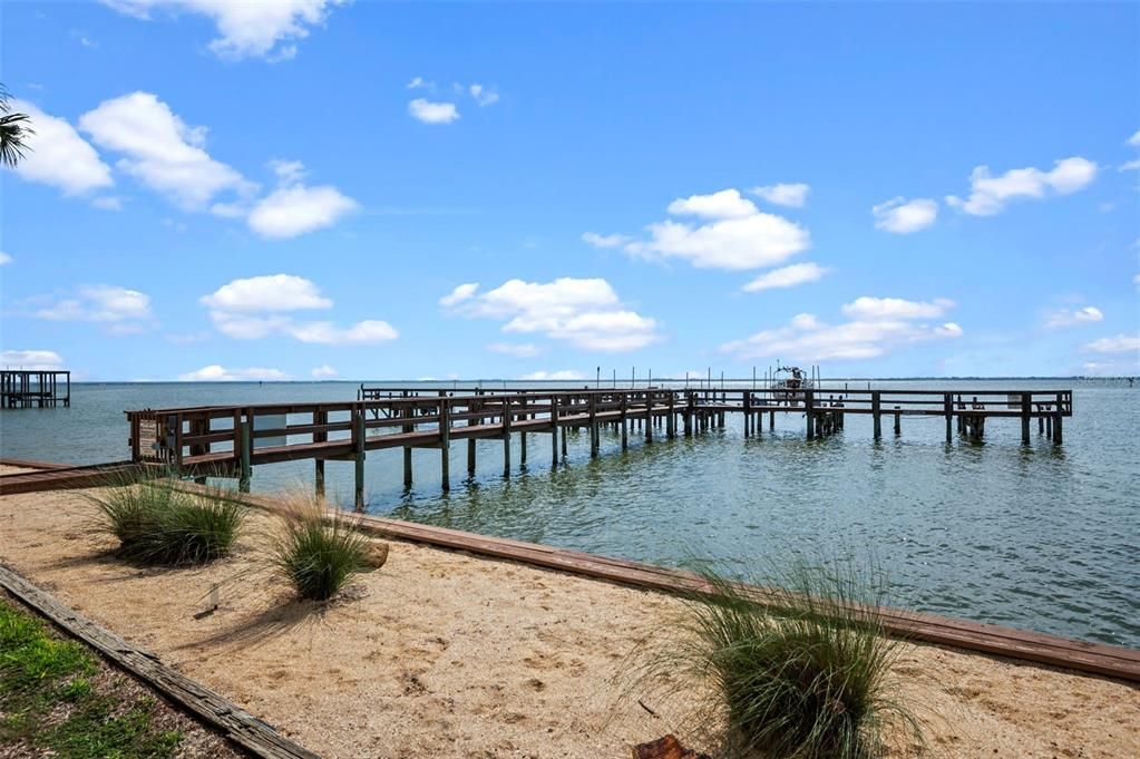 Activo con contrato: $429,000 (3 camas, 2 baños, 2050 Pies cuadrados)