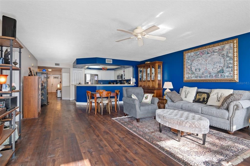 Activo con contrato: $429,000 (3 camas, 2 baños, 2050 Pies cuadrados)