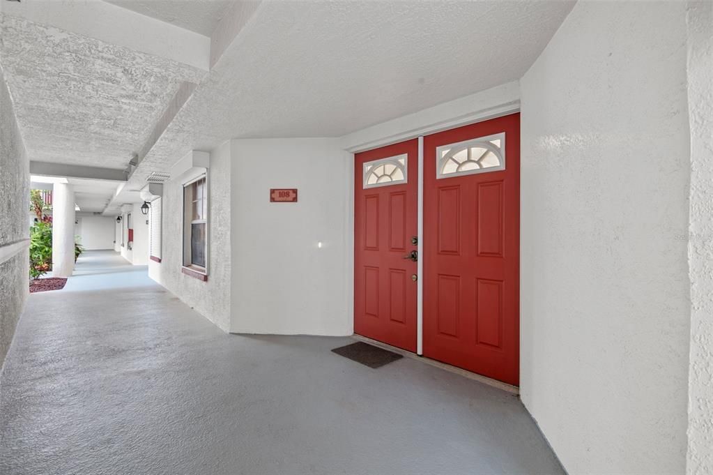 Activo con contrato: $429,000 (3 camas, 2 baños, 2050 Pies cuadrados)