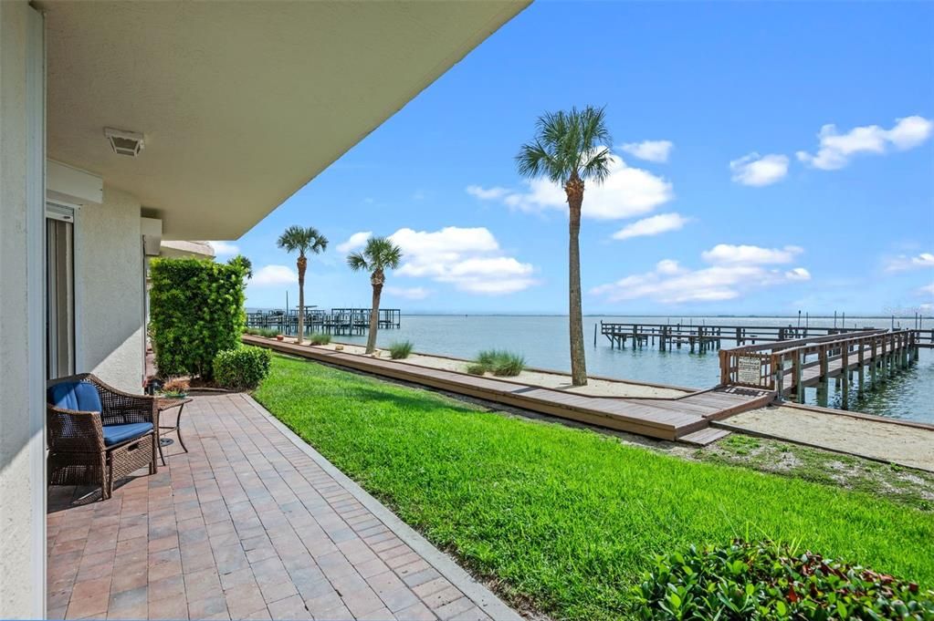 Activo con contrato: $429,000 (3 camas, 2 baños, 2050 Pies cuadrados)