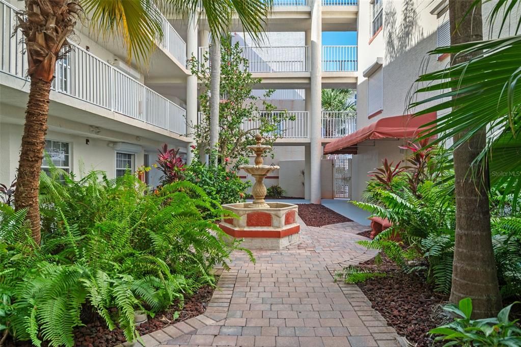 Activo con contrato: $429,000 (3 camas, 2 baños, 2050 Pies cuadrados)