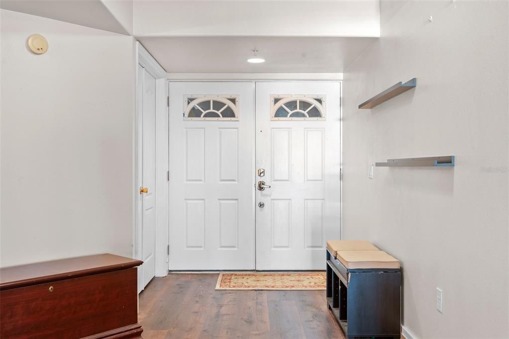 Activo con contrato: $429,000 (3 camas, 2 baños, 2050 Pies cuadrados)