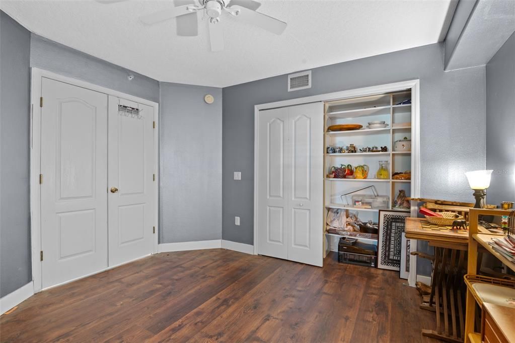 Activo con contrato: $429,000 (3 camas, 2 baños, 2050 Pies cuadrados)