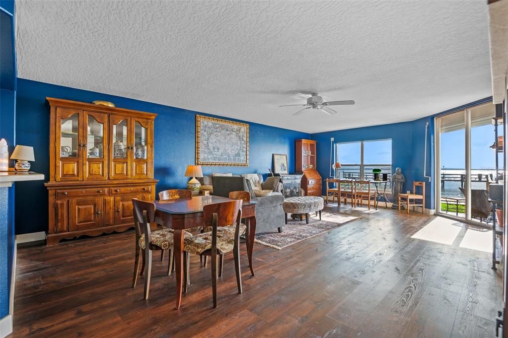 Activo con contrato: $429,000 (3 camas, 2 baños, 2050 Pies cuadrados)