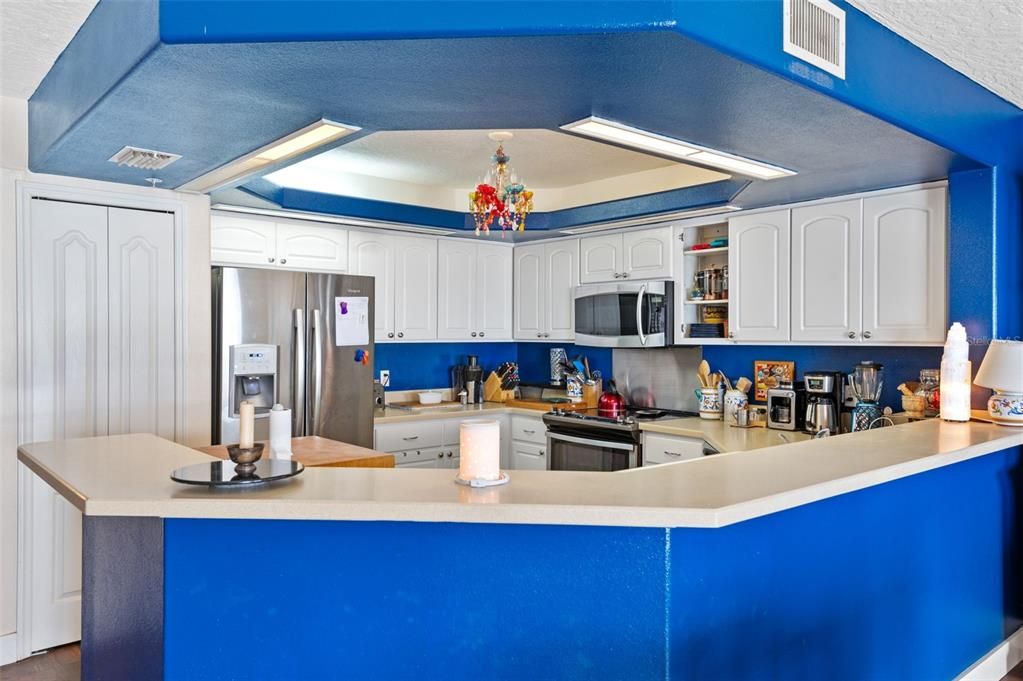 Activo con contrato: $429,000 (3 camas, 2 baños, 2050 Pies cuadrados)