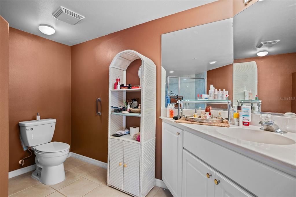 Activo con contrato: $429,000 (3 camas, 2 baños, 2050 Pies cuadrados)