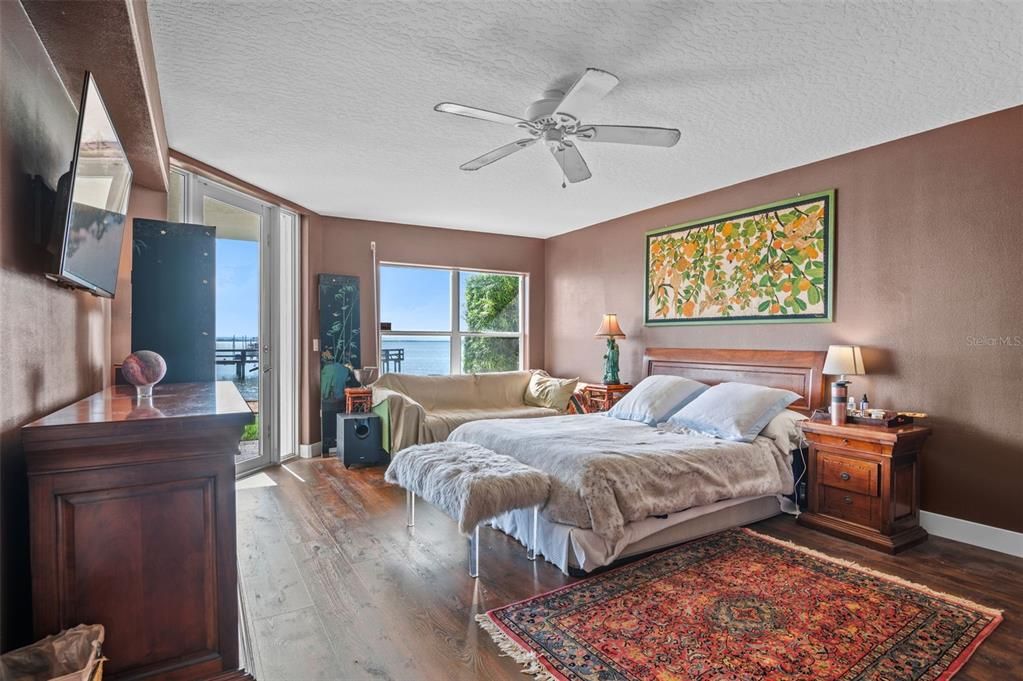 Activo con contrato: $429,000 (3 camas, 2 baños, 2050 Pies cuadrados)