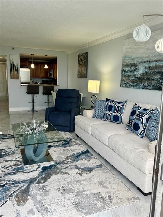 出租: $2,500 (0 贝兹, 1 浴室, 640 平方英尺)